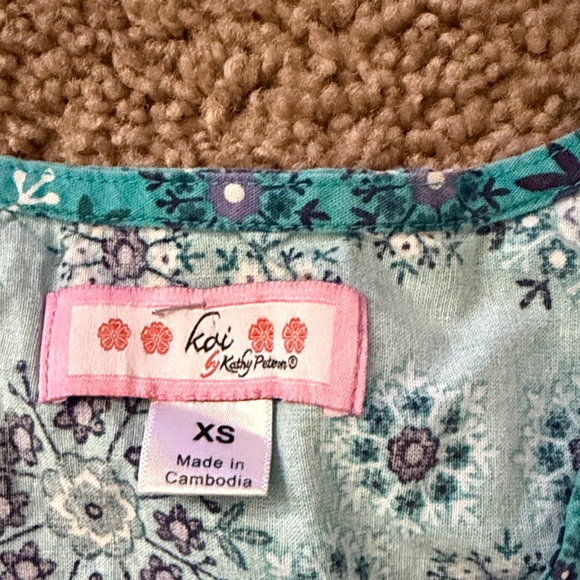 koi Tops - Koi size extra small scrub top